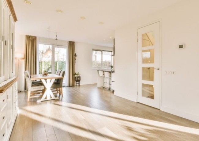 Интериорни врати със стъкло