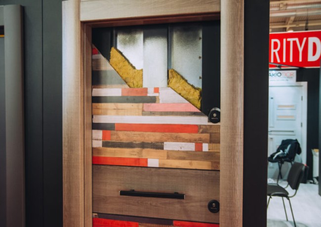 Изолация при входните врати. Гаранция за топлина, тишина и сигурност